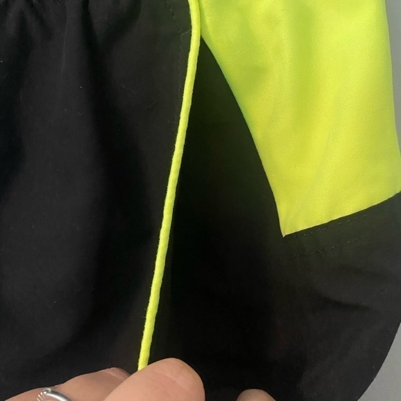 Mens Speedo large black with fluorescent green on pockets and drawstring . - Picture 4 of 8